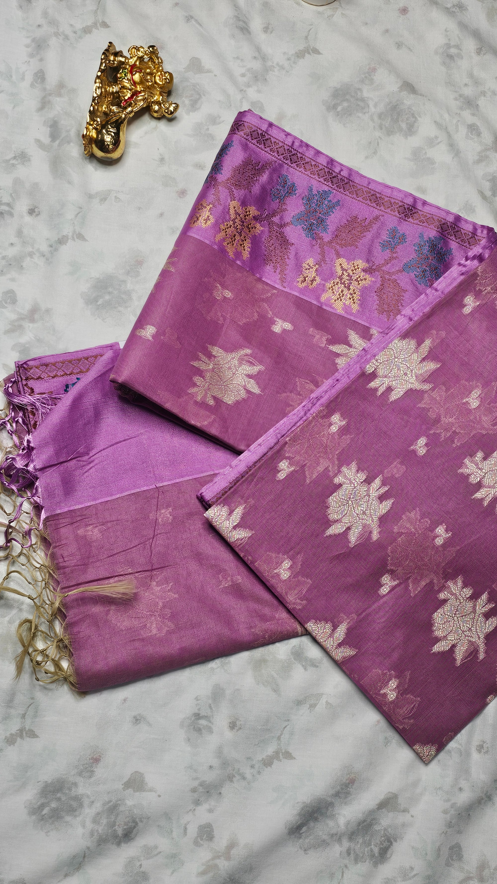 Graceful Purple Silk Saree with Floral Zari Weave & Elegant Pallu
